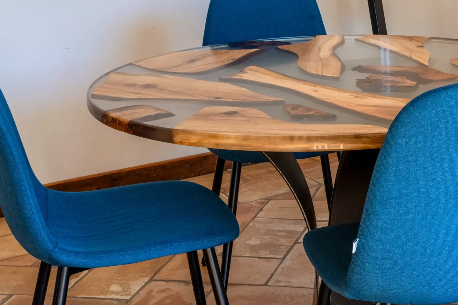 Plateau de table en résine époxy sur-mesure